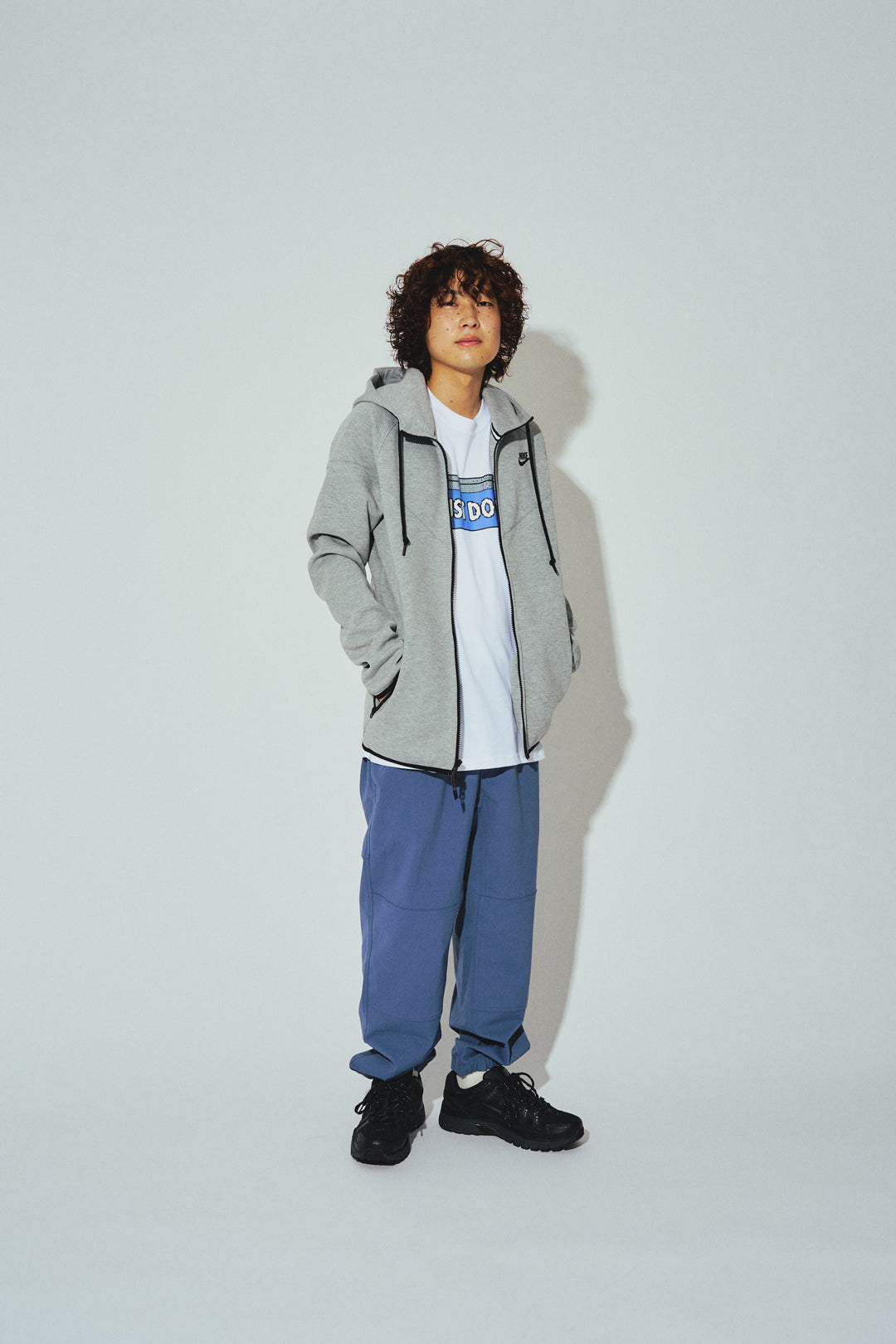 白地に大きくプリントされたザ・フラッシュTEE