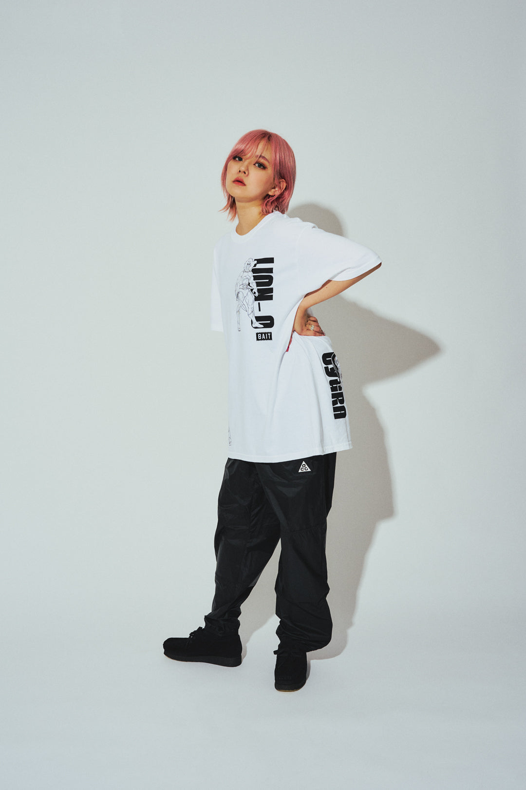 白地に大きくプリントされたザ・フラッシュTEE